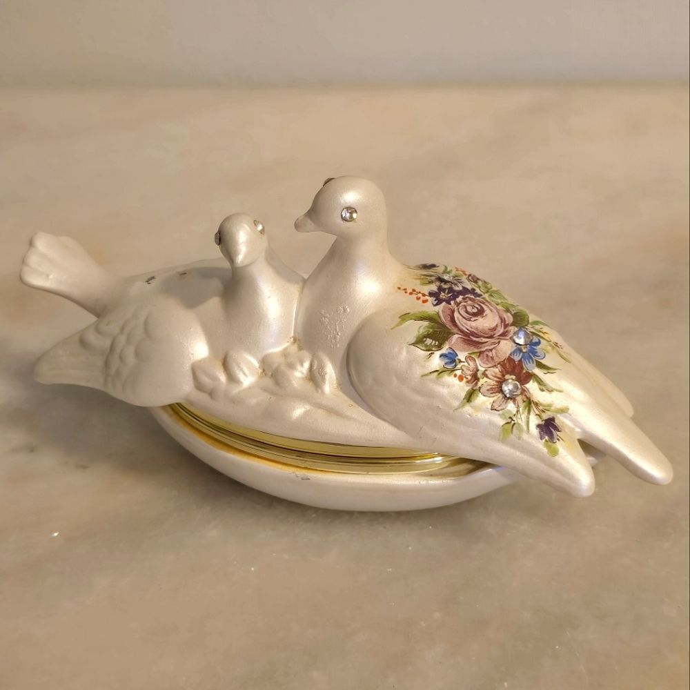 Vintage Berger porcelain Love DOVE Birds Trinket Box Made In Italy